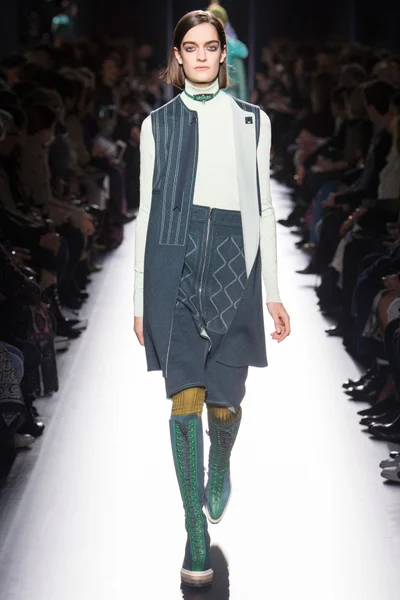 Look 27